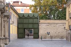 Extra-Ordinary Gate, Logroño